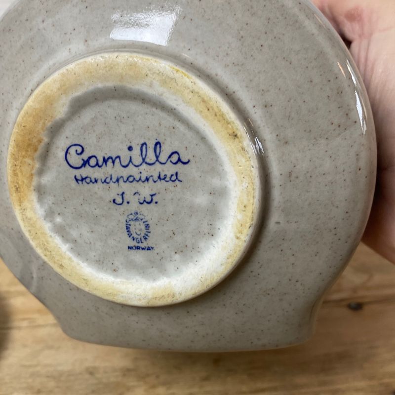 Camilla veggkrukke, Inger Waage
