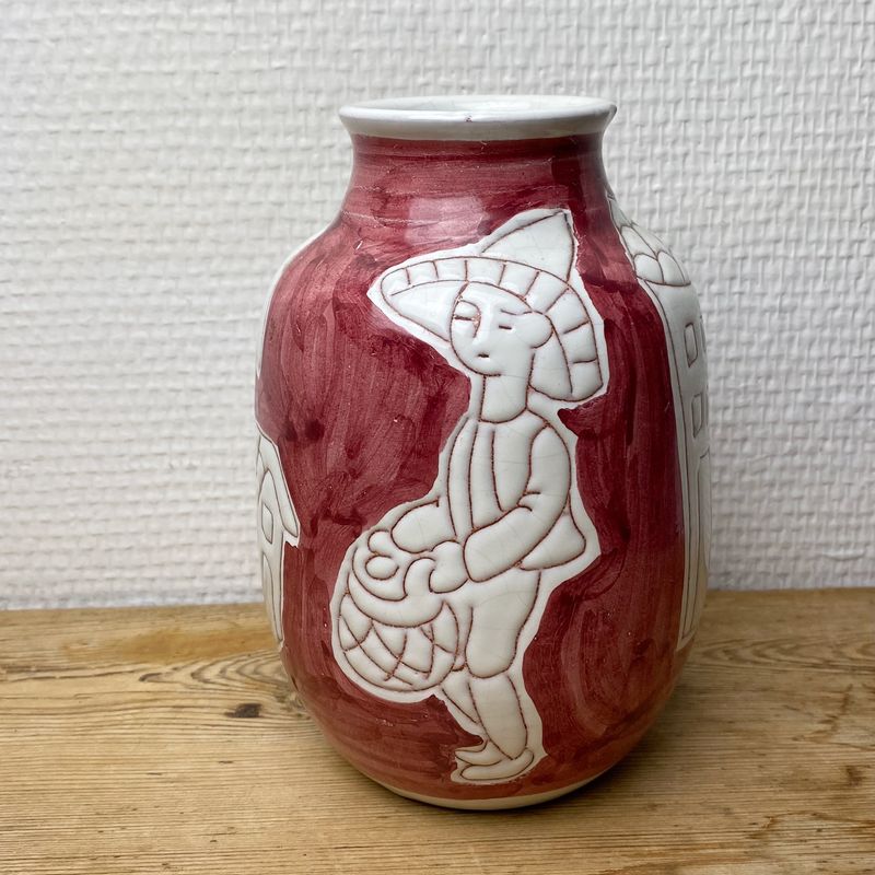 Br. Vaaten, rød vase